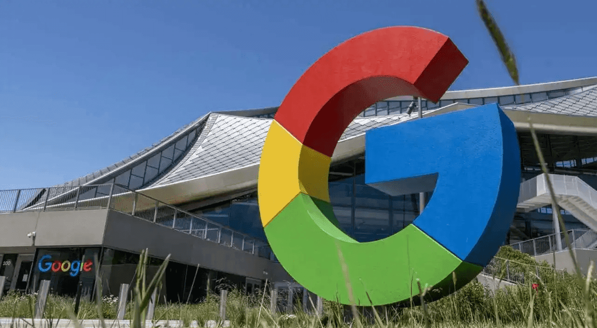 Alphabet and Tesla Shares Dip as Heavy AI Infrastructure Spending Weighs on Investor Sentiment