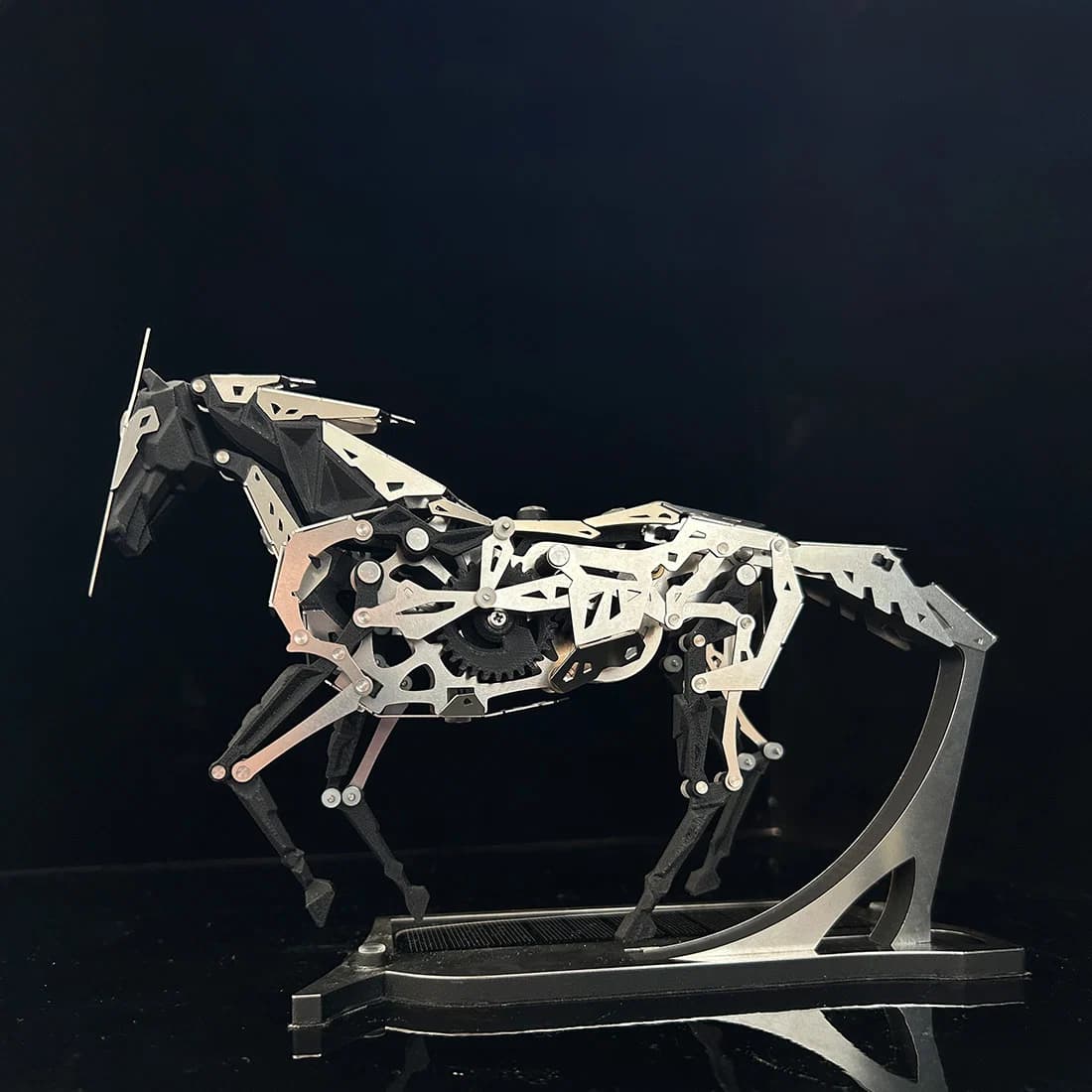 Mechanical horse prototype debuts at Beijing technology exhibition